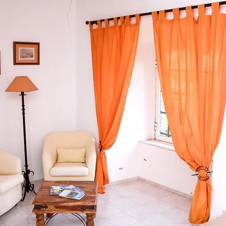 Σπίτι διακοπών Charming House In With Shared Pool. *